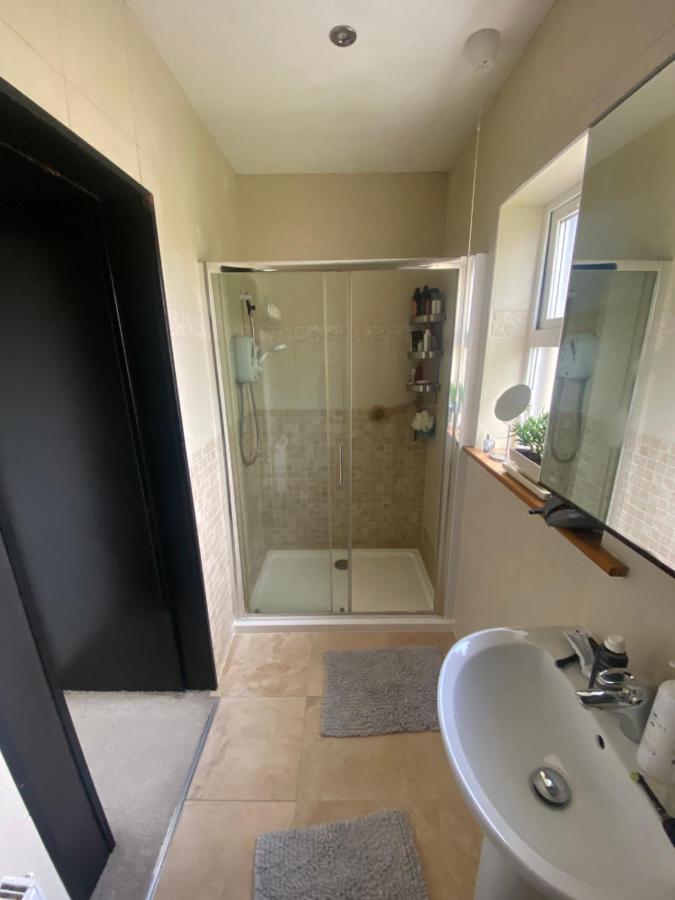 קאשל Town Villa With Charming Garden, Bbq Area & Sleeps 6 מראה חיצוני תמונה