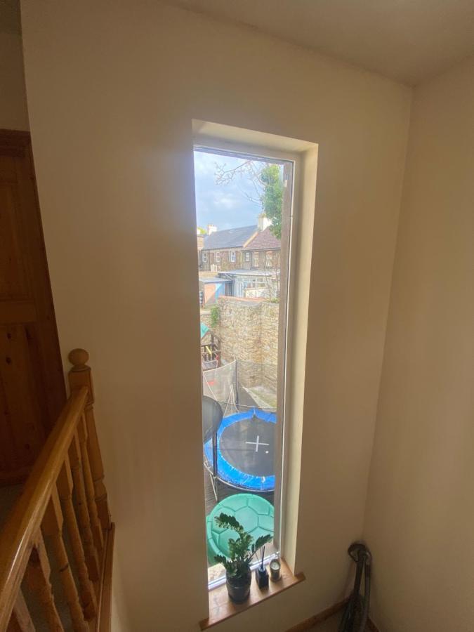 קאשל Town Villa With Charming Garden, Bbq Area & Sleeps 6 מראה חיצוני תמונה