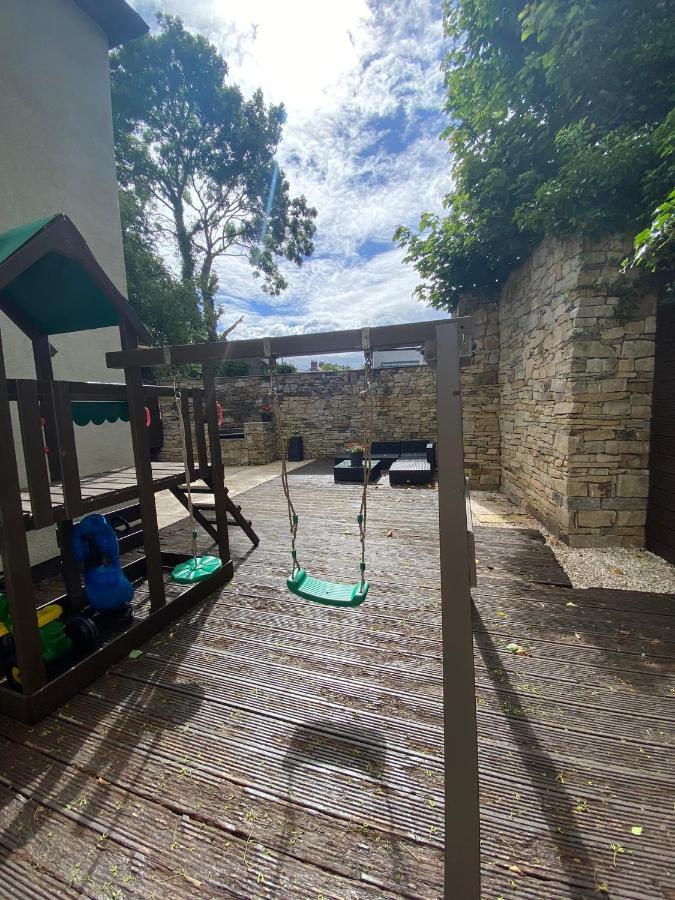 קאשל Town Villa With Charming Garden, Bbq Area & Sleeps 6 מראה חיצוני תמונה