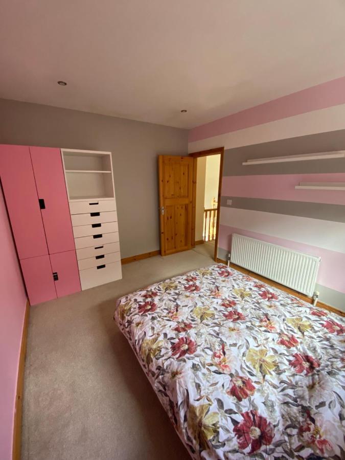 קאשל Town Villa With Charming Garden, Bbq Area & Sleeps 6 מראה חיצוני תמונה